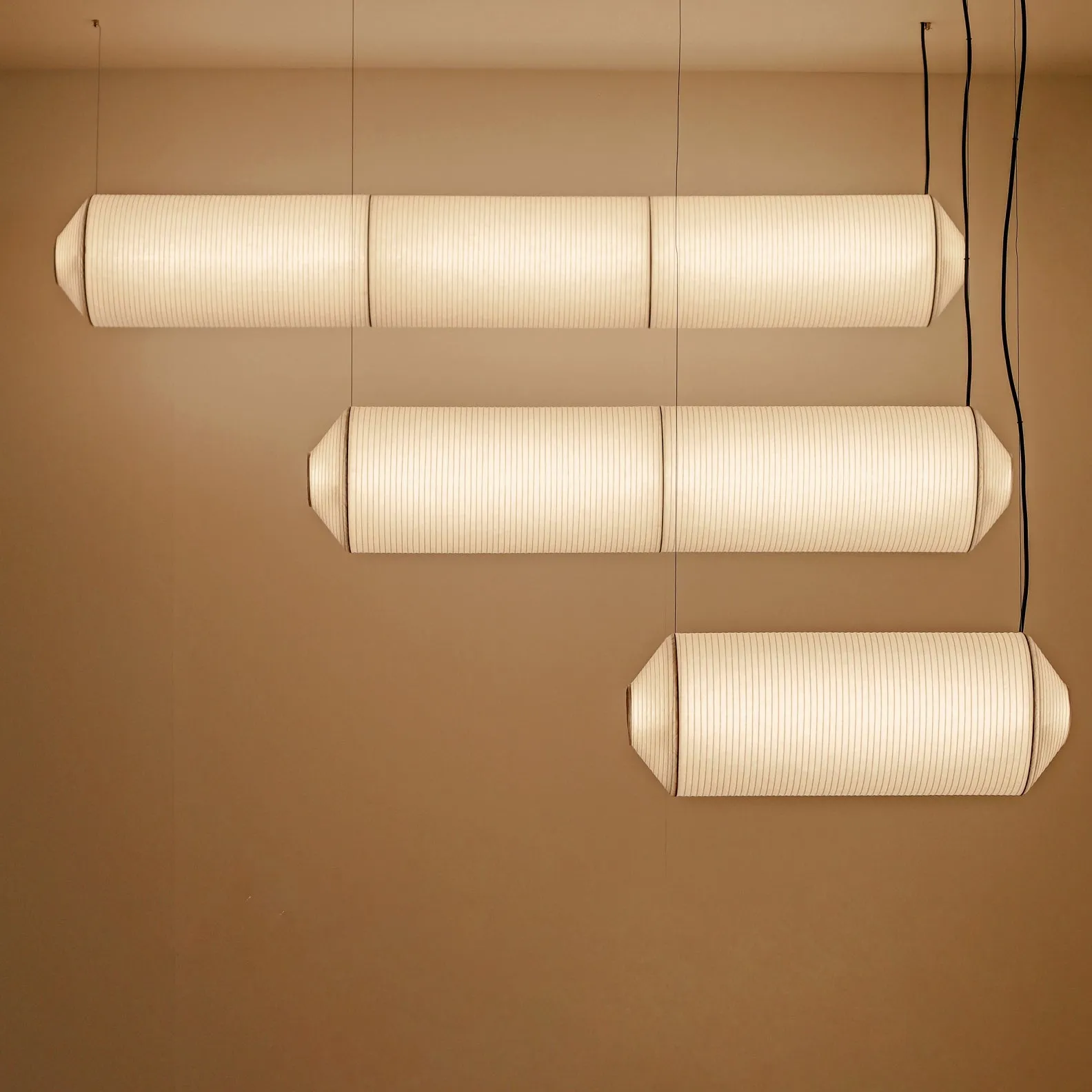Tekiò Horizontal Linear Suspension Light